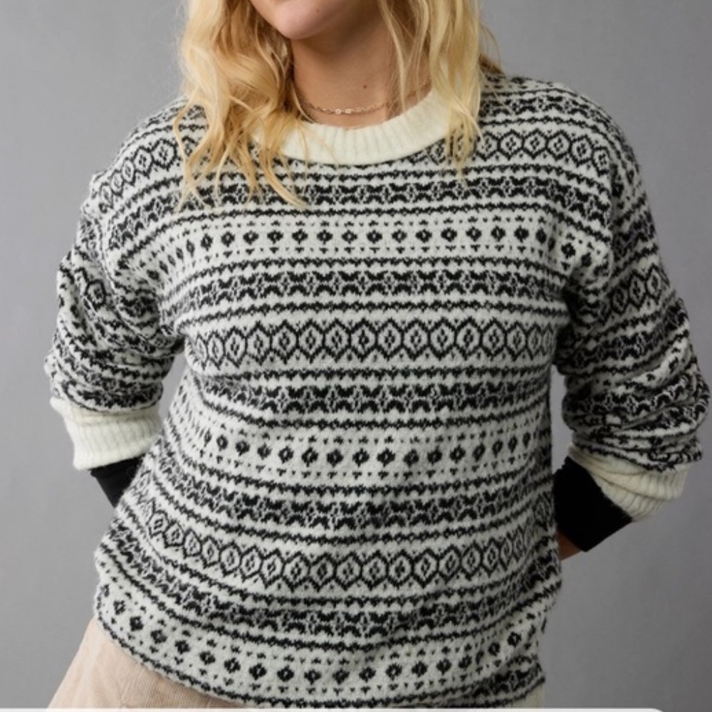 American Eagle Cream and Black Knit Sweater